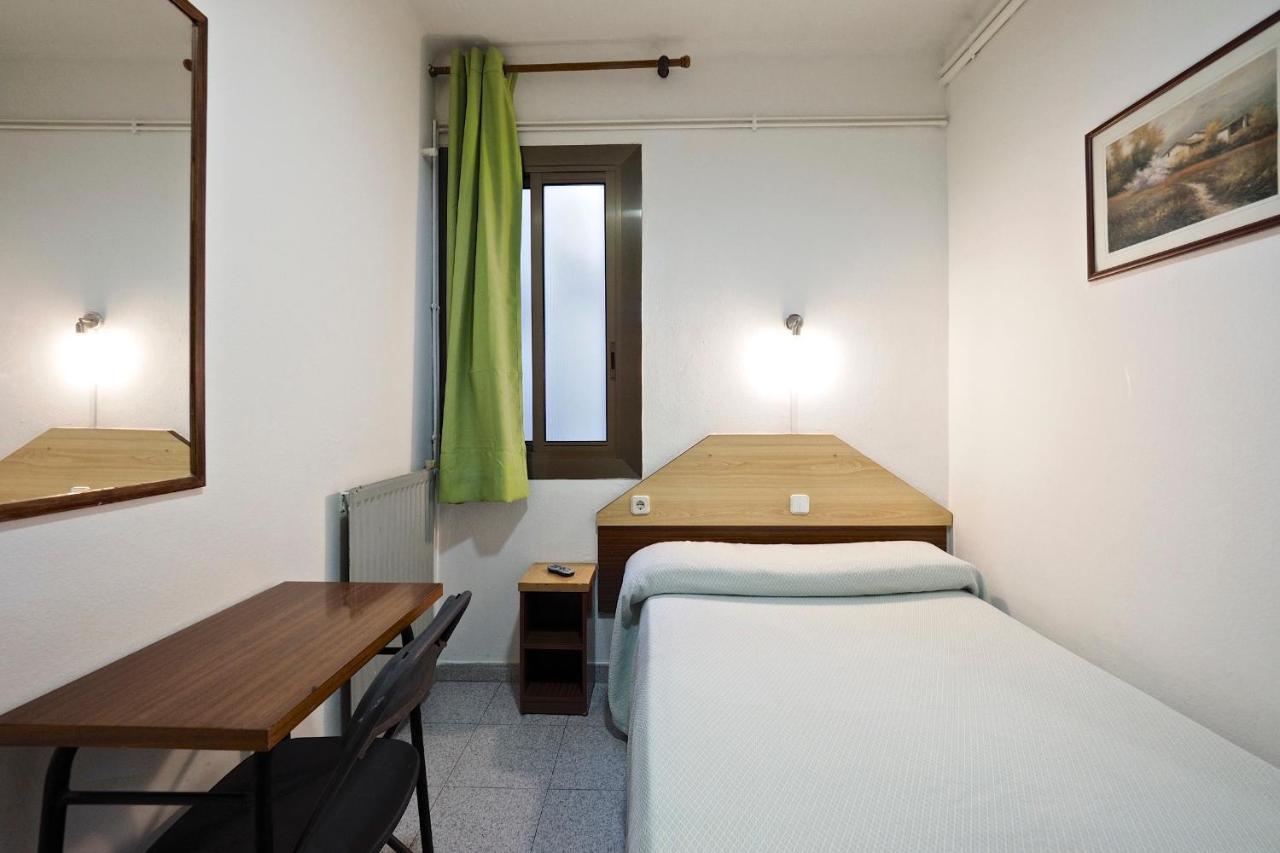 Hostal Ballestero Barcelona Luaran gambar