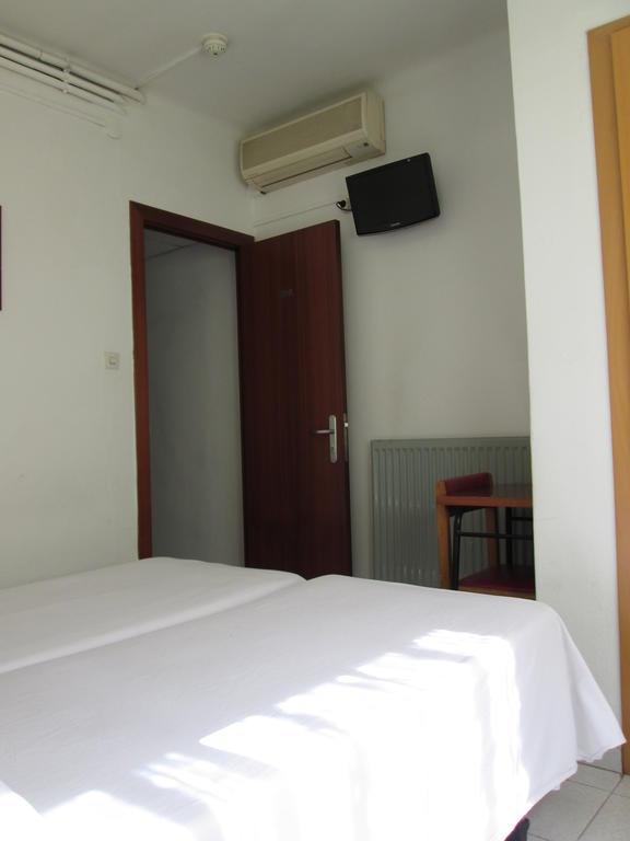 Hostal Ballestero Barcelona Luaran gambar